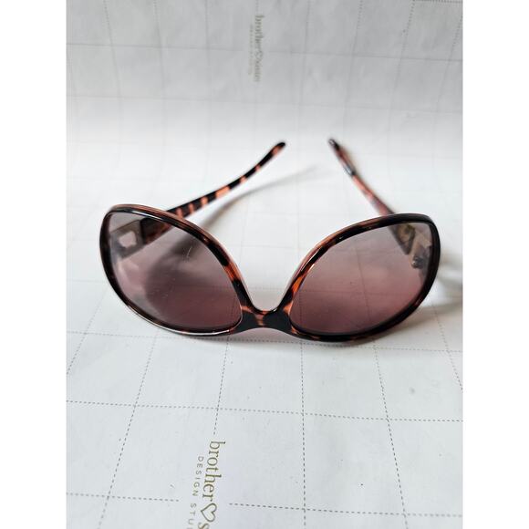 Foster Grant Poppet Polarized Tortoiseshell Sunglasses - Picture 1 of 5